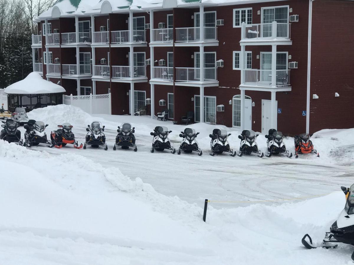 Les Pavillons Du Petit Manoir Du Casino La Malbaie Exterior foto