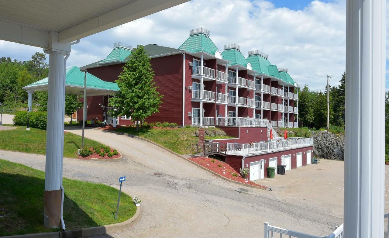 Les Pavillons Du Petit Manoir Du Casino La Malbaie Exterior foto